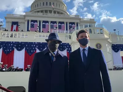 〈바이든 취임 이모 저모〉 조지아 소방서장 대표 충성맹세