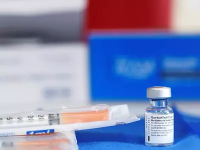 백신 쥐어짜기…화이자 백신 1병당 접종량 5회→6회로 승인