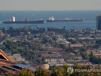 LA앞바다 화물선 둥둥…코로나 물류대란 위기에 수출업체 비상
