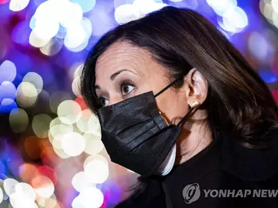 전파력 센 변이확산에 전문가들 '마스크 두장 겹쳐써라' 권고