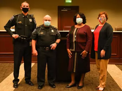 스와니 마이크 존스 은퇴, 무니 새 경찰서장