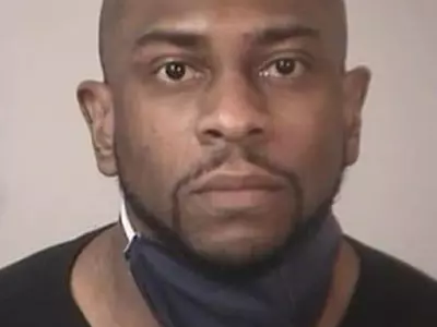 '와르르 쿵'…여자 탈의실 천장에서 훔쳐보던 남성의 최후