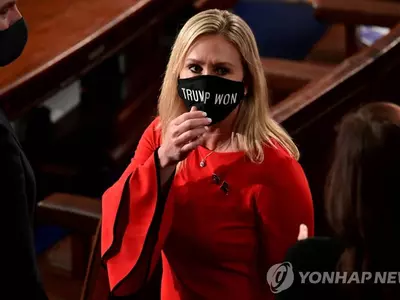 '큐어넌' 신봉 논란 조지아 의원, 과거 고교 총기난사 생존자 비하