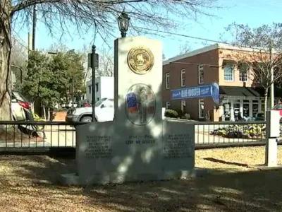 귀넷정부 로렌스빌 남부연합 기념물 철거