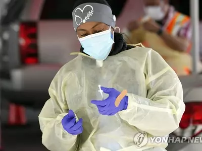 미국 코로나 확산세 내리막…'스프링 웨이브' 우려도