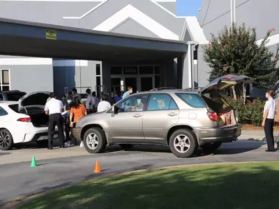 구세군 슈가로프교회 음식박스 나눈다