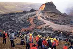 800년만에 깬 아이슬란드 화산, 몰려간 관광객들