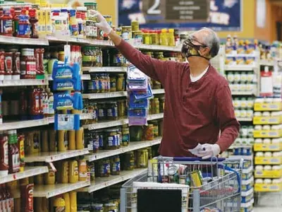 생필품·원자재 싹 다올랐다…‘인플레 공포’ 엄습