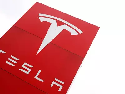 역풍 맞은 머스크…테슬라 주가↓ 불매운동