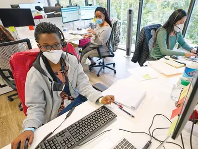 “직원에‘백신 맞았나’물어봐도 되나요?”