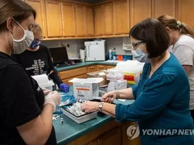 신규 코로나환자 1년만에 최저…"코로나와 전쟁서 이기는 중"