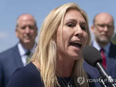 마스크 착용 지침 홀로코스트에 빗댄 미 공화 극우 의원