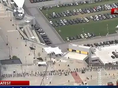 벤츠 구장 백신접종 첫날 긴 대기 줄