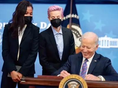 바이든 주변서 벌써 재선 출마 군불떼기