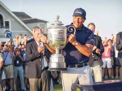 50세 미켈슨 ‘최고령 메이저 우승’ 기록