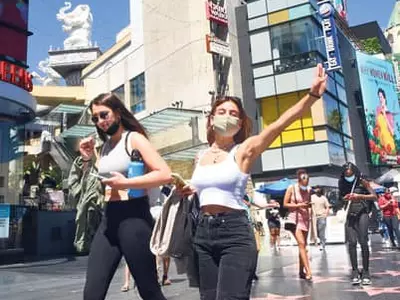 방문객 북적, 활기 되찾은 할리웃