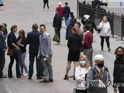 미국인 마스크 계속 쓰는 까닭