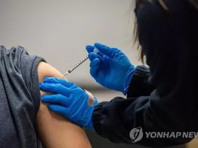 미국서 접종자에 마스크 규제 풀자 백신에 관심 높아져