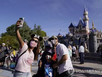 디즈니랜드, 내달 15일 완전 정상화