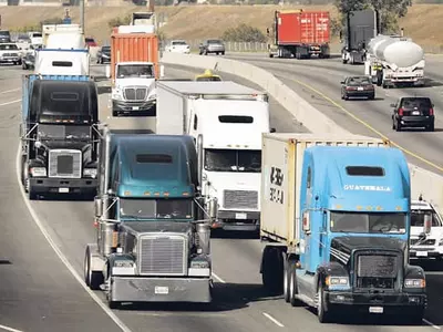 코로나에 수요 늘며 트럭 운전사 부족 심각