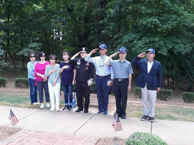 학사 장교 동문회 한국전 참전비 헌화