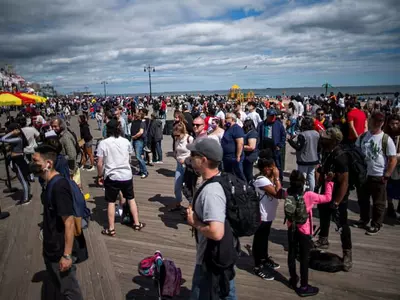 “메모리얼데이 연휴, 코로나사태의 스트레스테스트 될 것”