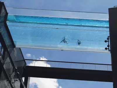 하늘에 떠서 수영을… 런던 건물 사이 ‘스카이 풀’