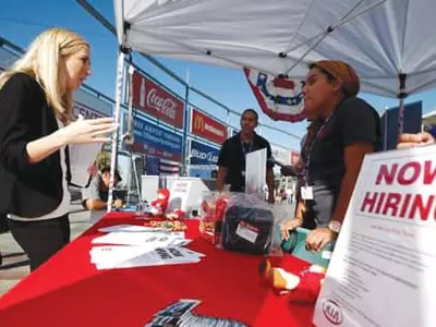 “더 좋은 급여와 환경 찾아” 이직러시 시작됐다