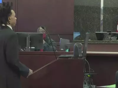 "아빠가 절 찔렀잖아요"…'서커스'가 된 살인 재판