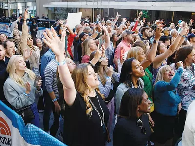 마스크 벗고 콘서트 즐기는 뉴요커들