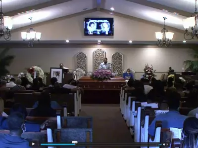 빅베어 수퍼마켓 캐셔 장례식 엄수