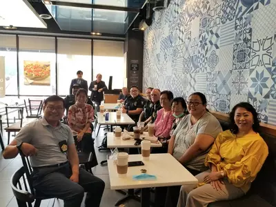 늦은 밤 “도라빌 경찰 에스코트 요청하세요”