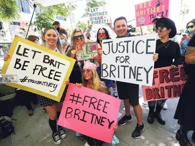 ’브리트니에게 자유를…’ 팬들 지지 집회
