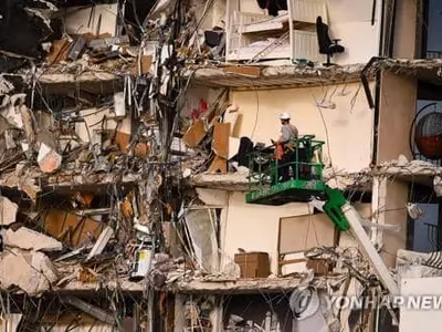 붕괴 아파트 9층서 5층으로 추락한 엄마, 딸부터 찾아냈다