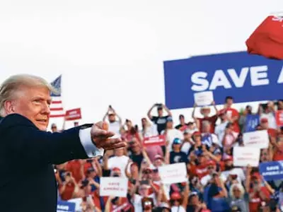 돌아온 트럼프 “백악관 되찾겠다”… 본격 대선 행보