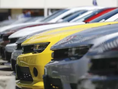 딜러가 부르는 게 신차 값, 웃돈 얹어야 살 수 있어