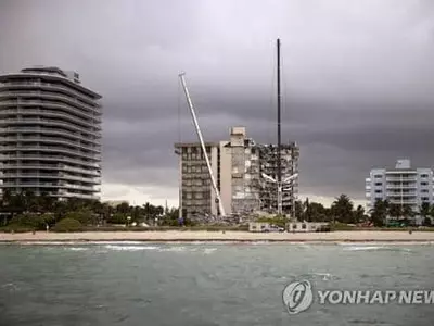 붕괴 아파트 주민들 "옆 건물 공사로 흔들림 느껴"