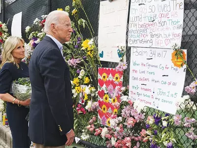 바이든, 플로리다 아파트 붕괴 참사현장 방문