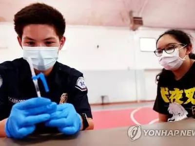 "백신 다 맞은 학생, 교실서 마스크 안 써도 돼"