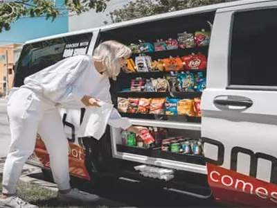 [화제의 무인마켓] 부르면 달려오는 ‘로보마트’