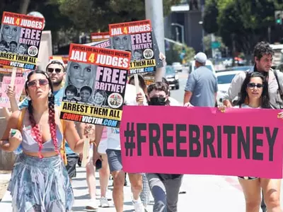 스피어스 친부 후견인 박탈 찬반 시위