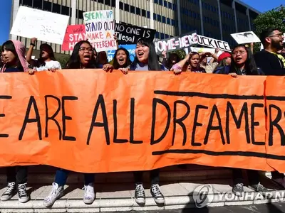 "불법체류 청소년 추방유예는 불법"