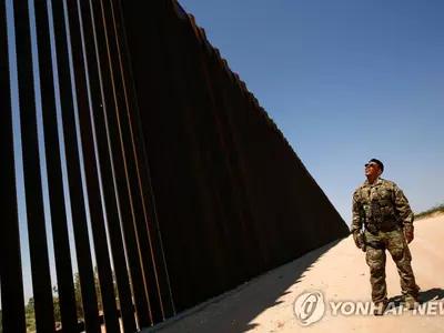 16개월째 막힌 북미 국경…육로 국경통제 한달 더 연장