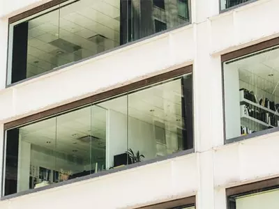 델타 변이 재확산에 사무실 복귀 계획 차질