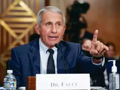 화이자 백신 또 대량 구매…‘부스터 샷’카드 만지작