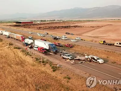 모래폭풍으로 고속도로 20중 추돌…최소 7명 사망