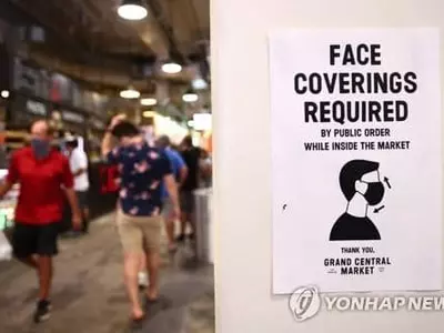 감염 급증, 마스크 착용 이어 의료인 백신접종 의무화 촉구