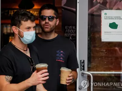 전세계 재유행 공포…백신 의무화·마스크 재착용·봉쇄령 연장