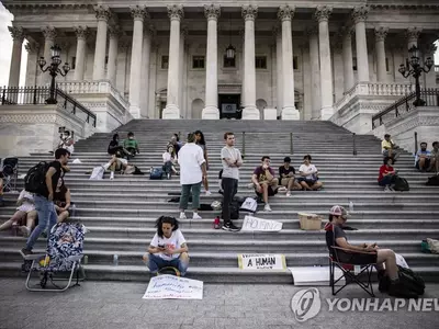 '임차인 퇴거유예 연장' 촉구하는 미 활동가들
