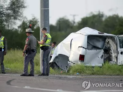 텍사스서 이민자 수송 승합차 사고…10명 사망